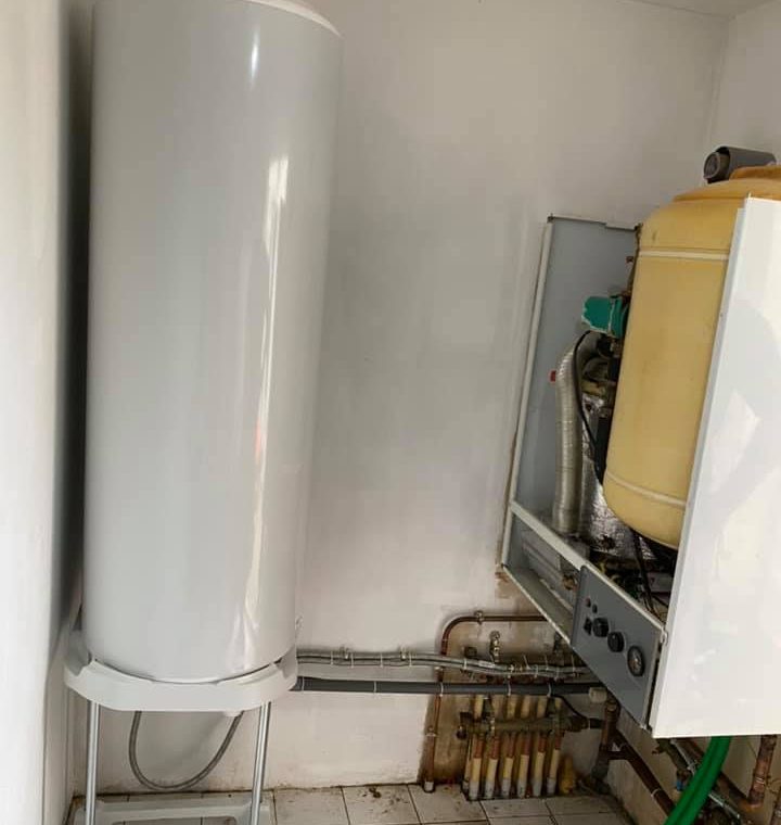 Installation d’une pompe à chaleur air/eau avec ballon d’eau chaude intégré à Baule 45130